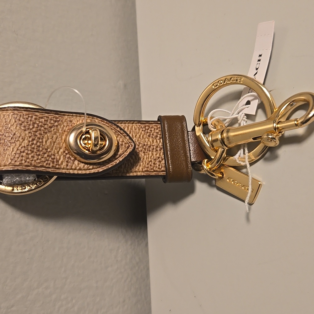 Coach Leather NWT Key Holder Tan with Gold Hardware - Picture 2 of 3